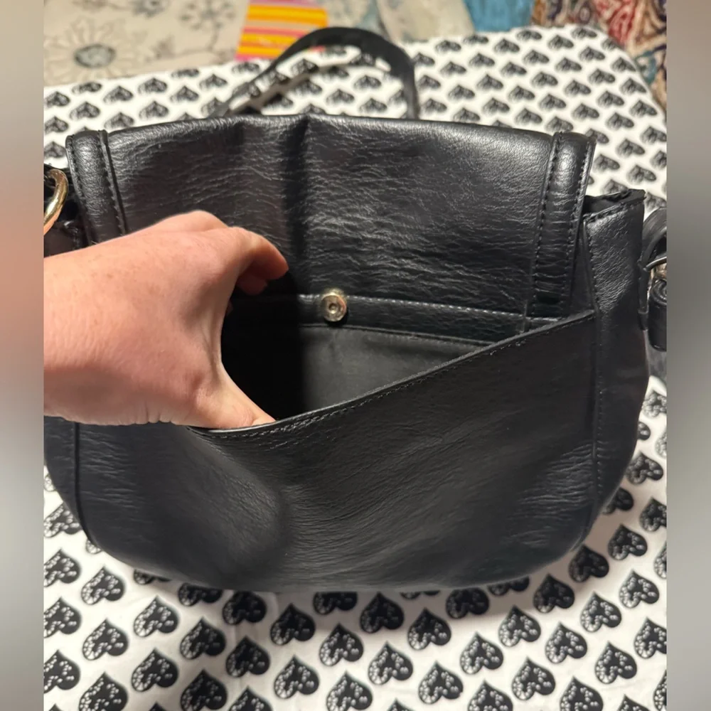A+ Black Leather Shoulder Bag in good condition #170tt